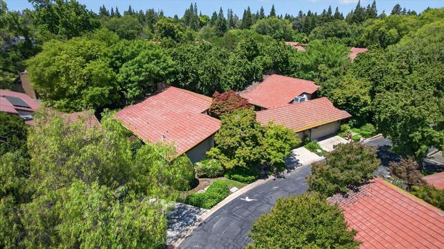 5564 N El Adobe Drive, Fresno, CA 93711