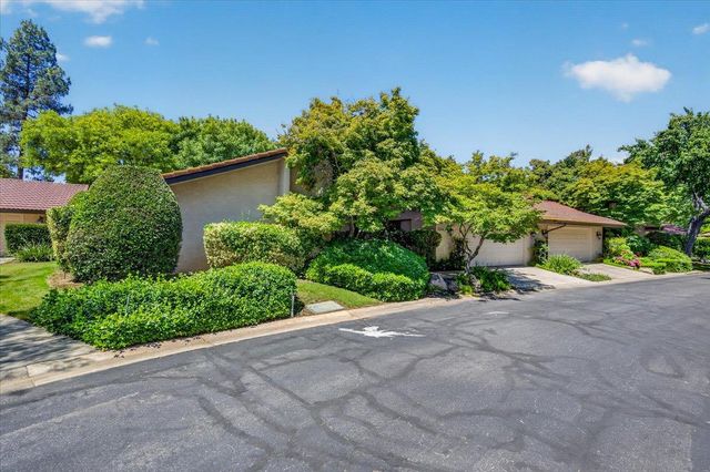 5564 N El Adobe Drive, Fresno, CA 93711
