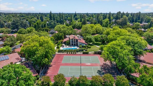5564 N El Adobe Drive, Fresno, CA 93711