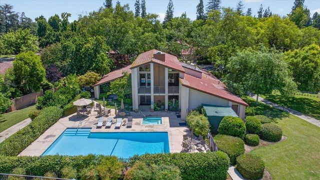 5564 N El Adobe Drive, Fresno, CA 93711