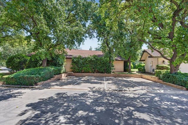 5564 N El Adobe Drive, Fresno, CA 93711