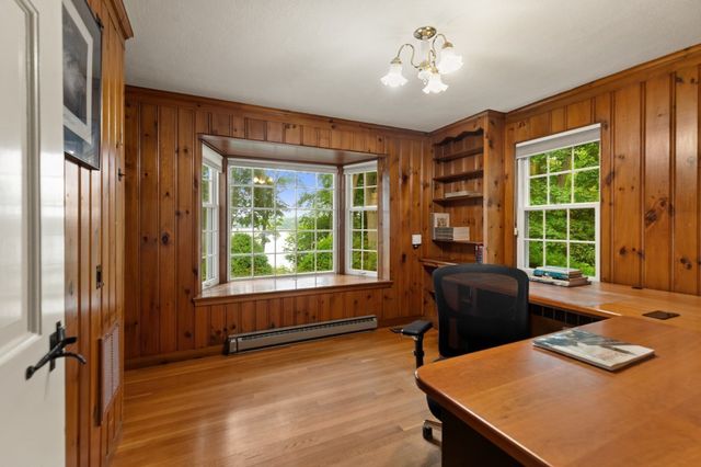 48 Locksley Rd, Lynnfield, MA 01940