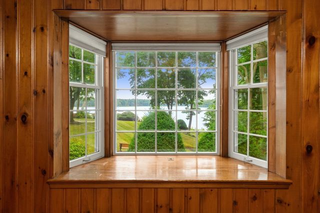 48 Locksley Rd, Lynnfield, MA 01940