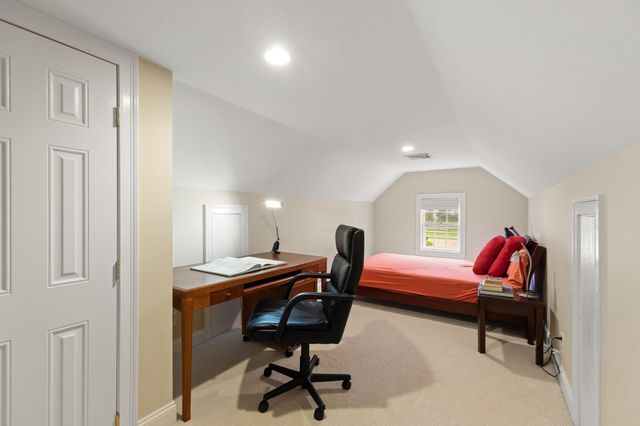 48 Locksley Rd, Lynnfield, MA 01940