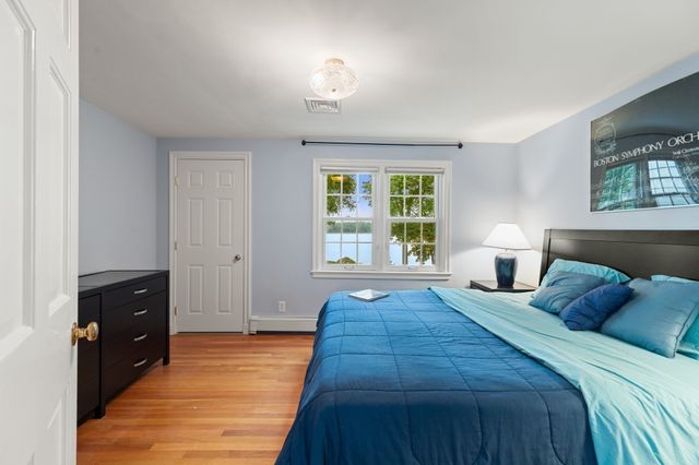 48 Locksley Rd, Lynnfield, MA 01940