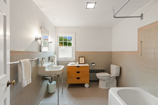 48 Locksley Rd, Lynnfield, MA 01940