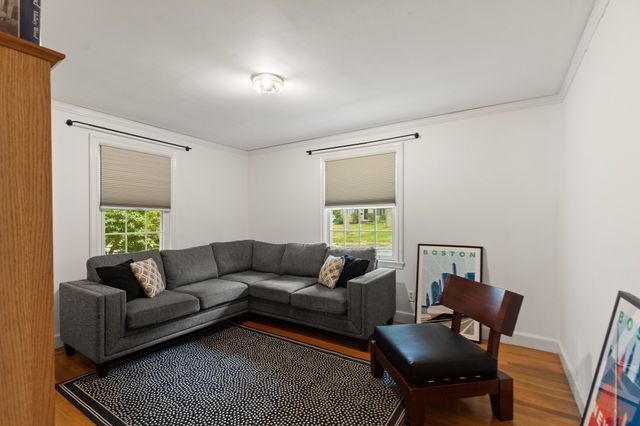 48 Locksley Rd, Lynnfield, MA 01940