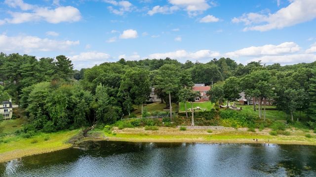 48 Locksley Rd, Lynnfield, MA 01940