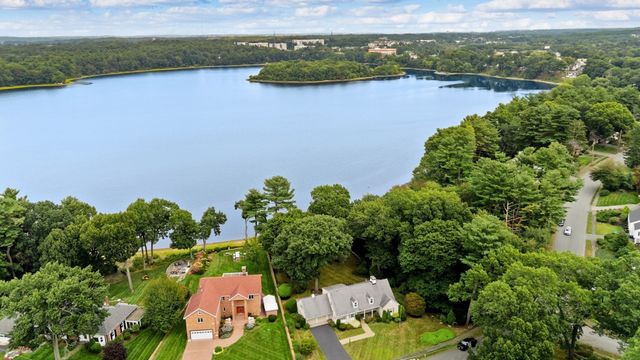 48 Locksley Rd, Lynnfield, MA 01940