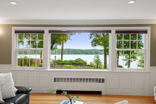 48 Locksley Rd, Lynnfield, MA 01940