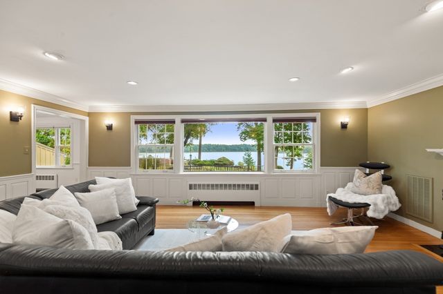 48 Locksley Rd, Lynnfield, MA 01940