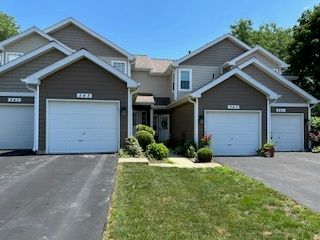 545 Woodcrest Drive 545, Mundelein, IL 60060