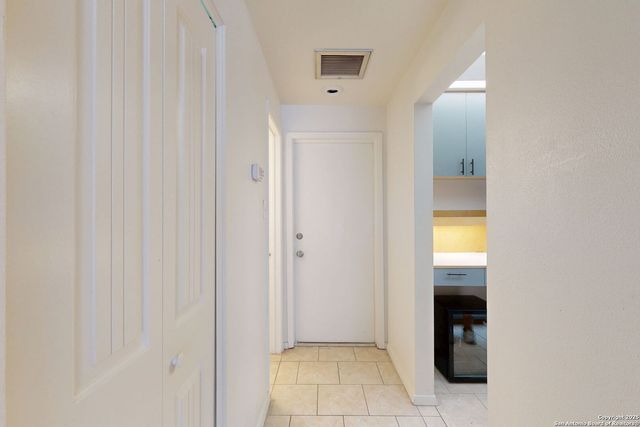 8642 Fredericksburg Rd Apt 106, San Antonio, TX 78240