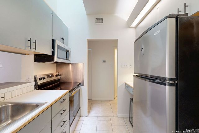 8642 Fredericksburg Rd Apt 106, San Antonio, TX 78240