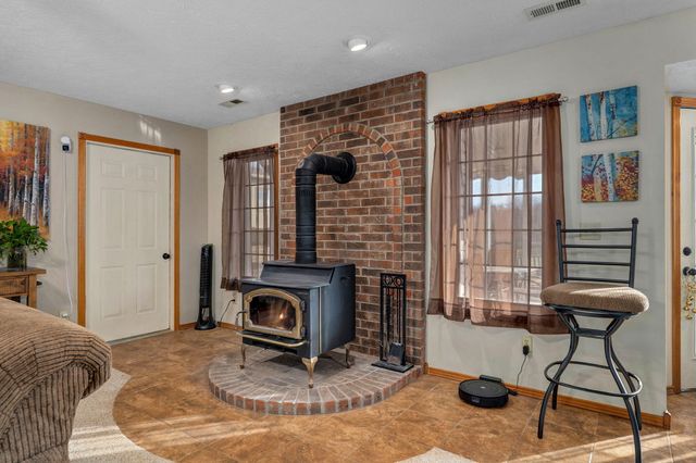 1220 E Charles Street, Republic, MO 65738