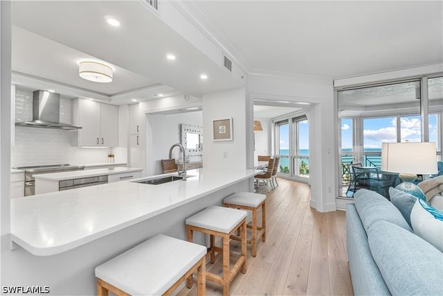 4021 Gulf Shore BLVD N 702, Naples, FL 34103