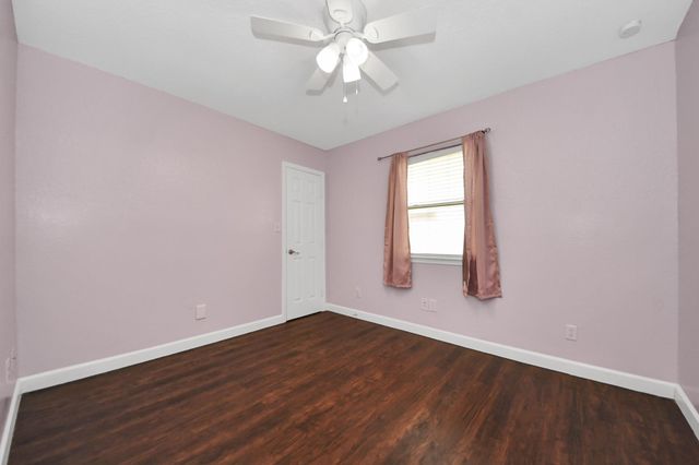 204 Audubon Woods Court, Richwood, TX 77531