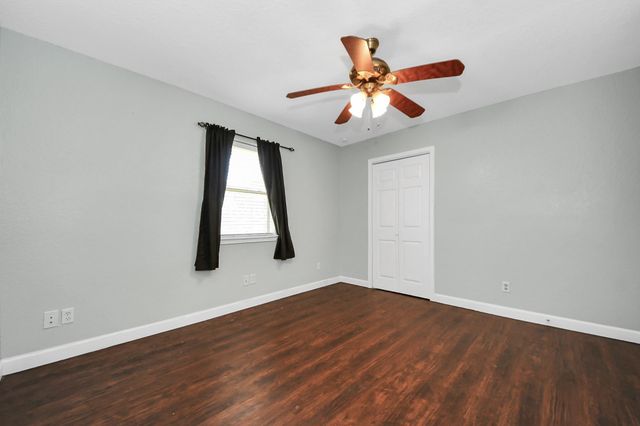 204 Audubon Woods Court, Richwood, TX 77531