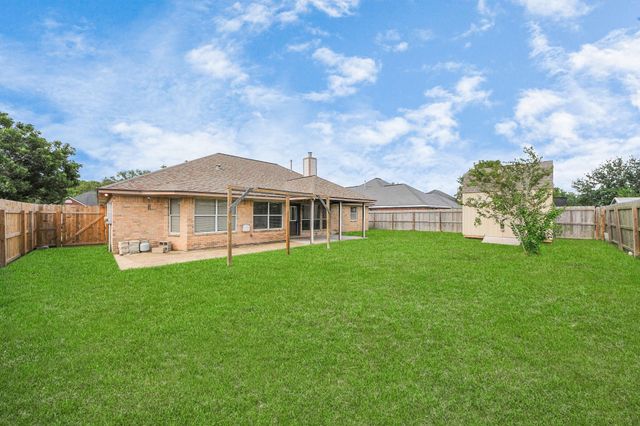 204 Audubon Woods Court, Richwood, TX 77531