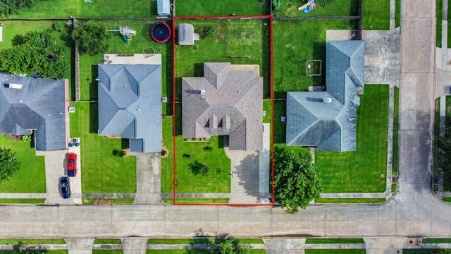 204 Audubon Woods Court, Richwood, TX 77531