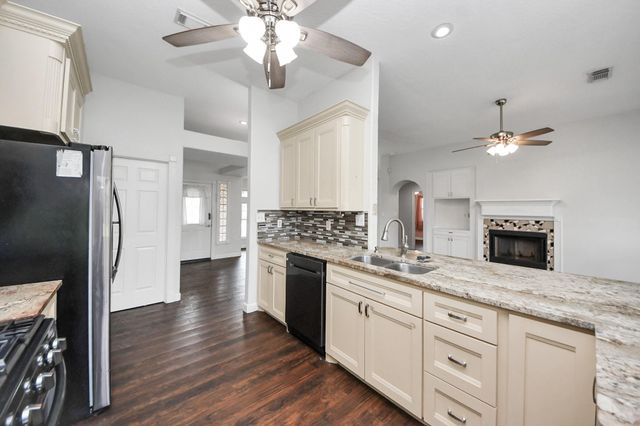 204 Audubon Woods Court, Richwood, TX 77531