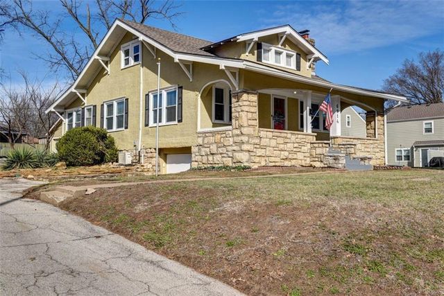 6914 Metcalf Avenue, Overland Park, KS 66204