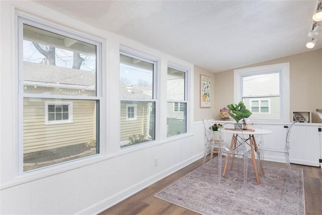 6914 Metcalf Avenue, Overland Park, KS 66204