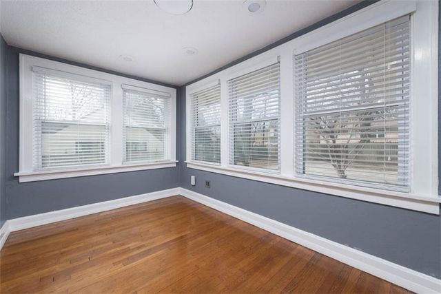 6914 Metcalf Avenue, Overland Park, KS 66204