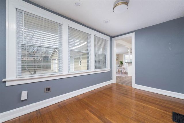 6914 Metcalf Avenue, Overland Park, KS 66204