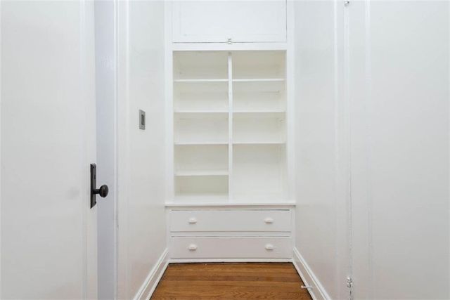 6914 Metcalf Avenue, Overland Park, KS 66204