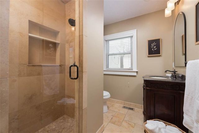 6914 Metcalf Avenue, Overland Park, KS 66204