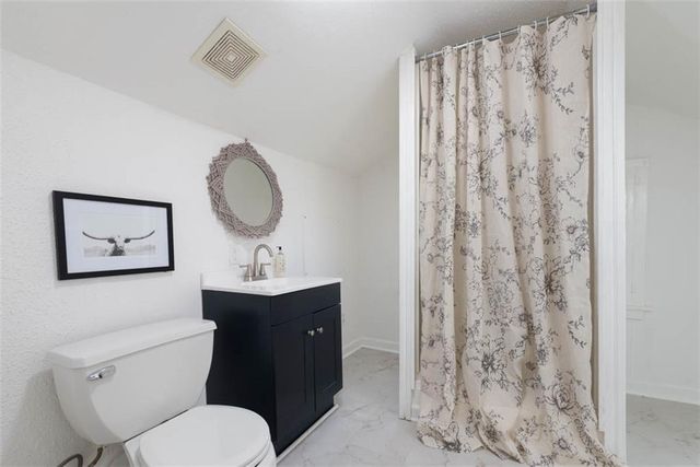 6914 Metcalf Avenue, Overland Park, KS 66204