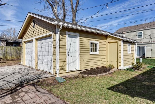 6914 Metcalf Avenue, Overland Park, KS 66204