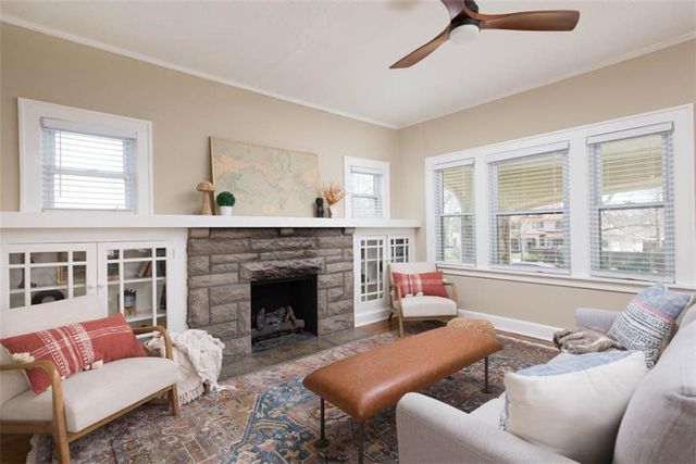 6914 Metcalf Avenue, Overland Park, KS 66204