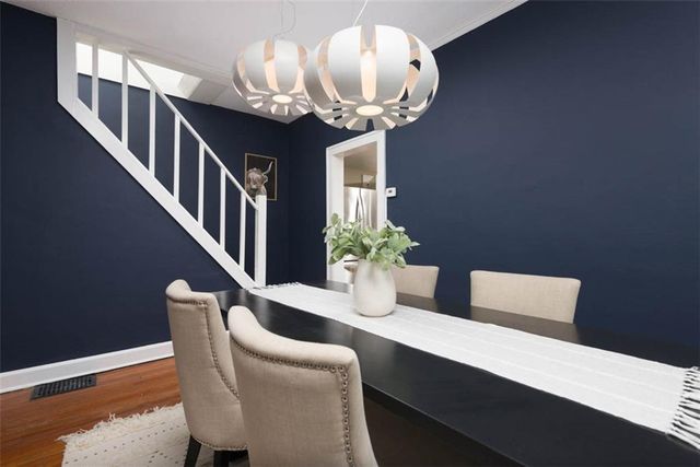 6914 Metcalf Avenue, Overland Park, KS 66204