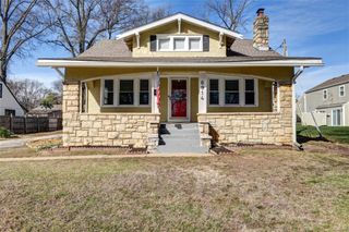 6914 Metcalf Avenue, Overland Park, KS 66204