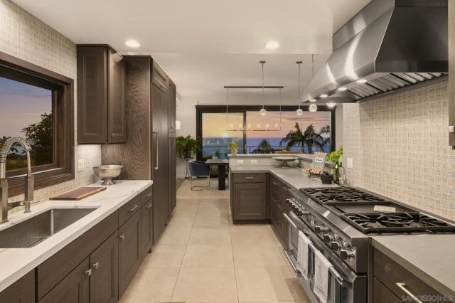 1586 Crespo Dr, La Jolla, CA 92037