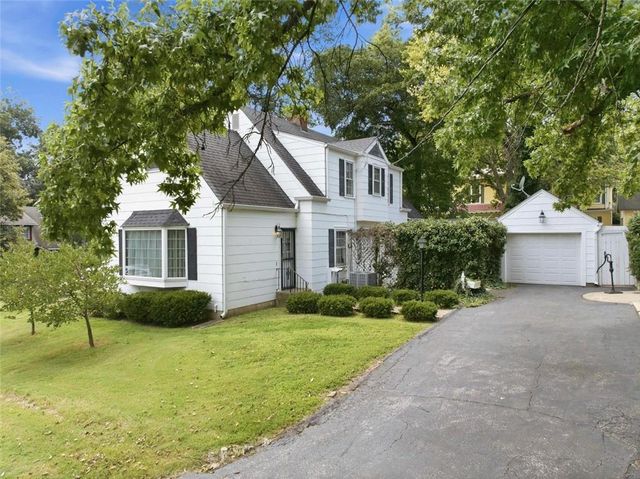 1204 E Walnut Street, Harrisonville, MO 64701