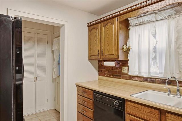 1204 E Walnut Street, Harrisonville, MO 64701