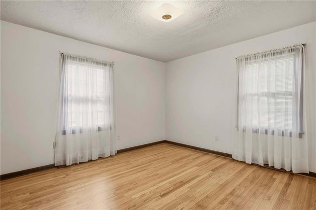 1204 E Walnut Street, Harrisonville, MO 64701
