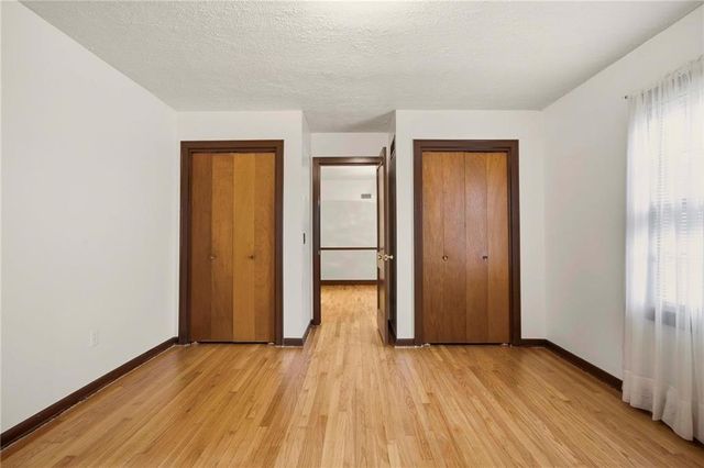 1204 E Walnut Street, Harrisonville, MO 64701
