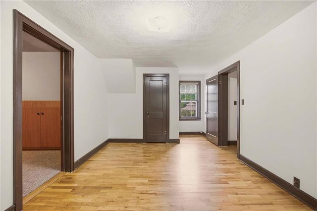 1204 E Walnut Street, Harrisonville, MO 64701