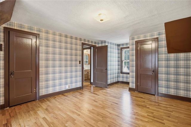 1204 E Walnut Street, Harrisonville, MO 64701