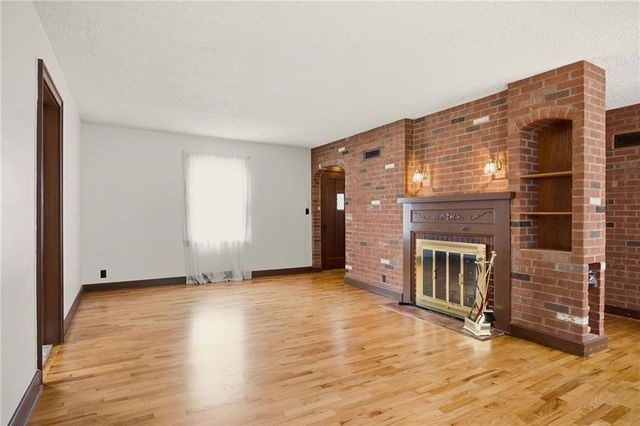 1204 E Walnut Street, Harrisonville, MO 64701