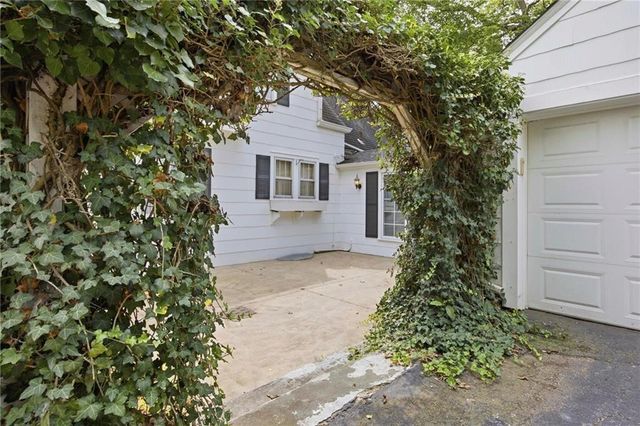1204 E Walnut Street, Harrisonville, MO 64701