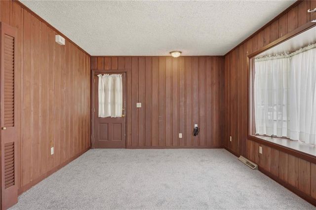 1204 E Walnut Street, Harrisonville, MO 64701