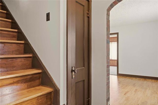 1204 E Walnut Street, Harrisonville, MO 64701