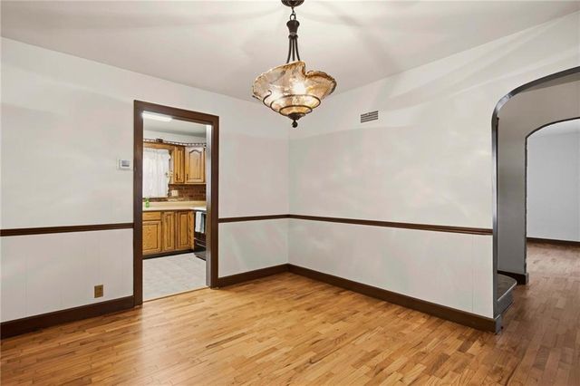 1204 E Walnut Street, Harrisonville, MO 64701
