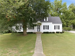 1204 E Walnut Street, Harrisonville, MO 64701