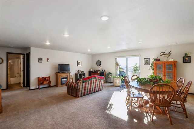 912 Prairie View Drive, West Branch, IA 52358